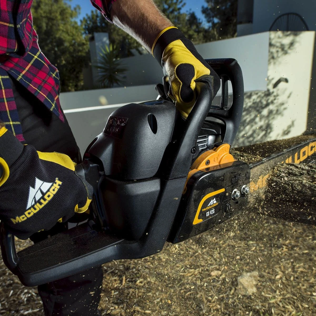 McCulloch 40.5cm (16") Petrol Chainsaw - Image 2