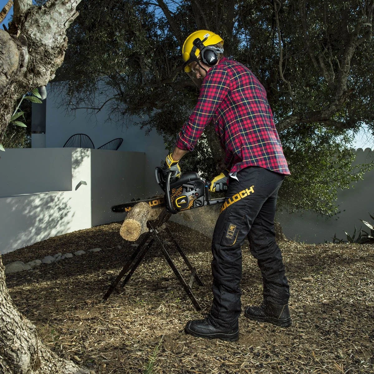 McCulloch 40.5cm (16") Petrol Chainsaw - Image 4