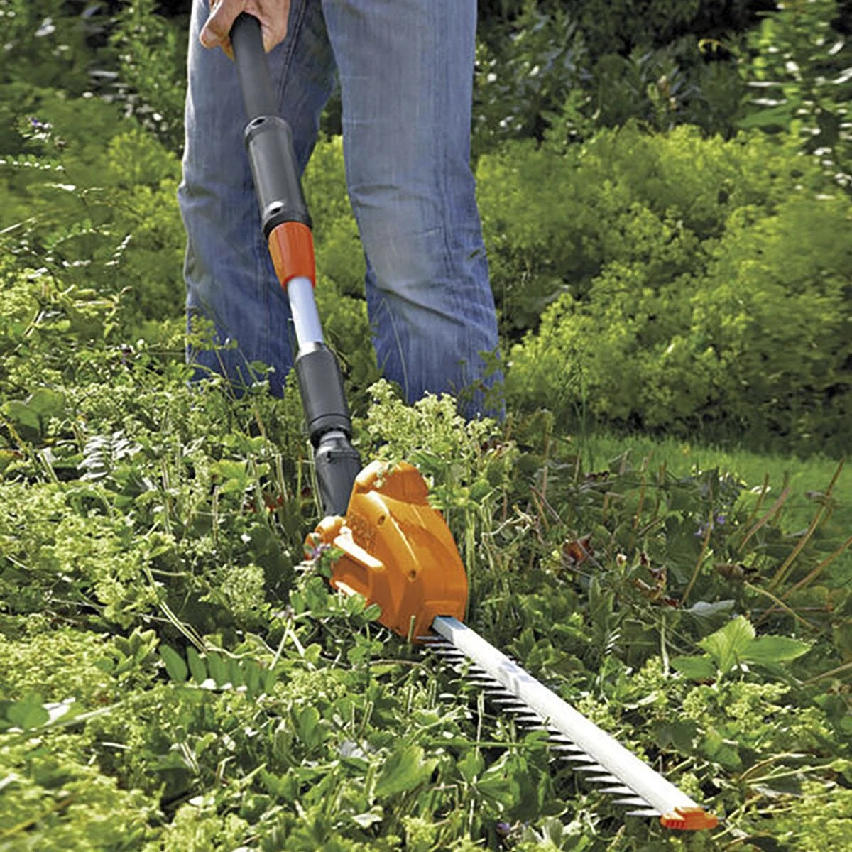 Flymo SabreCut XT 42cm (16.5") Electric Hedge Trimmer - Image 5
