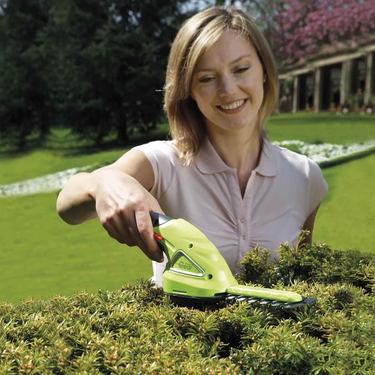 Garden Gear 3.6v Cordless Trimming Shears With Extension Handle - Image 5