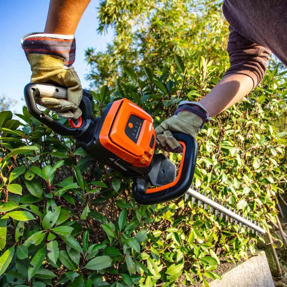 Yard Force 40V Cordless Hedge Trimmer W/ 60Cm Cutting Length W/ Lithium-ion Battery And Charger - Orange & Black - Image 5