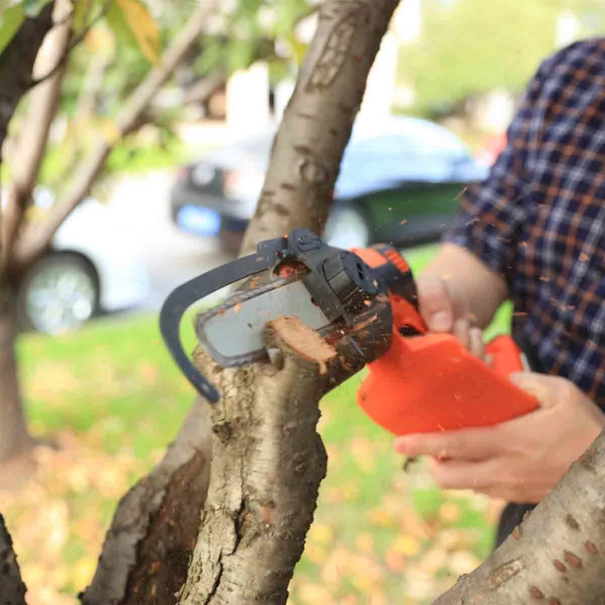 Yard Force 20V Cordless 10Cm Mini Saw W/ Li-ion Battery And Charger - Orange - Image 4