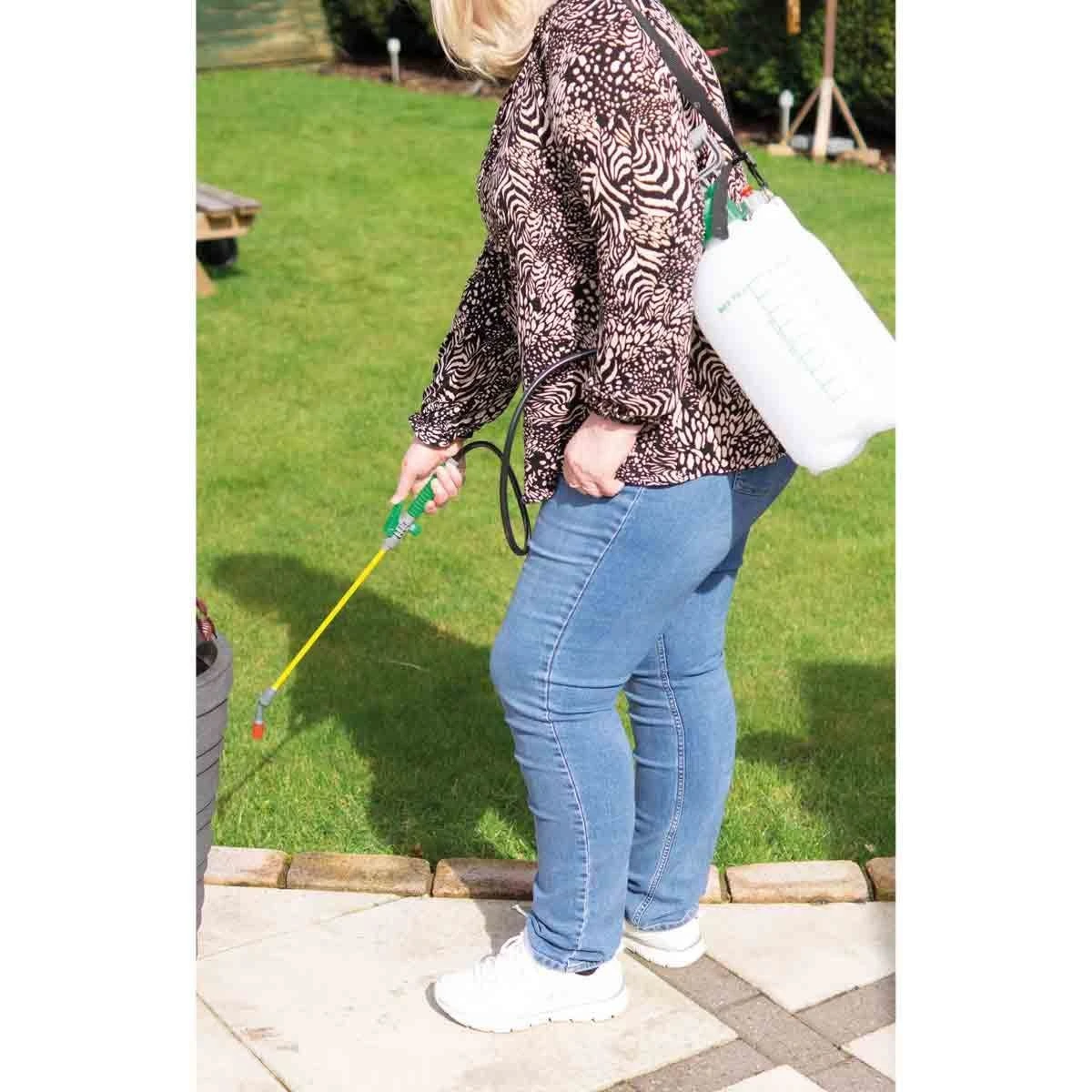 St Helens Pump Action Sprayer 5 Litre - Image 2