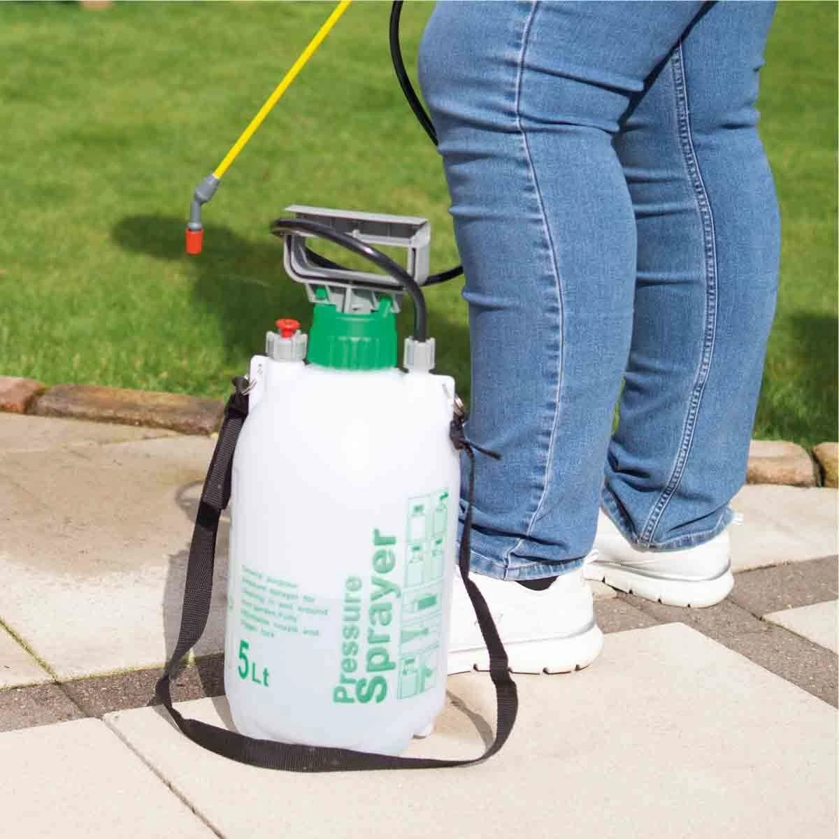 St Helens Pump Action Sprayer 5 Litre - Image 3