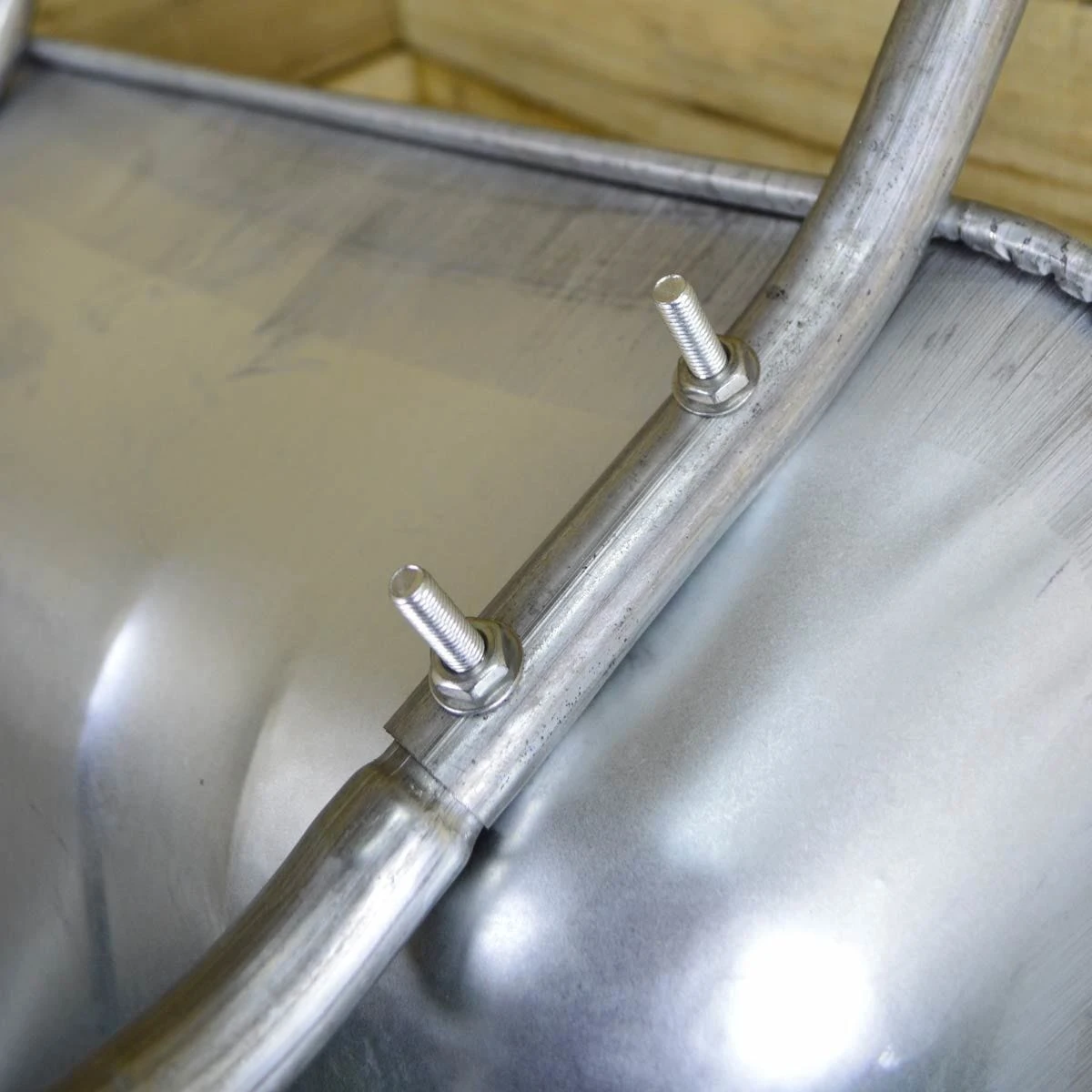 Samuel Alexander Galvanised Metal Garden Wheelbarrow With Pneumatic Tyre - 65 Litre 60Kg Capacity - Image 3