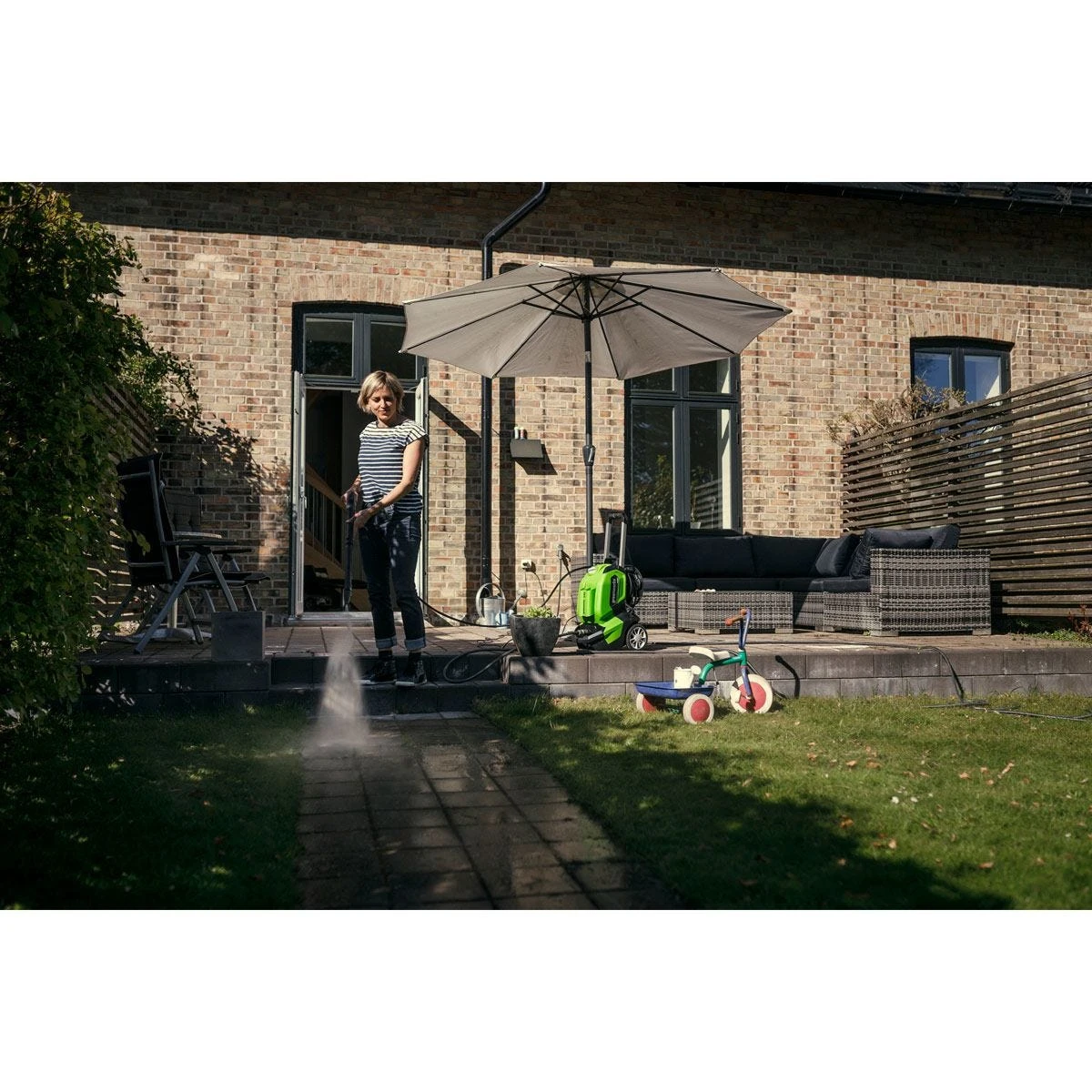 Greenworks G40 135 Bar Pressure Washer (Inc Patio Cleaner, Brush & Foam Sprayer) - Image 3