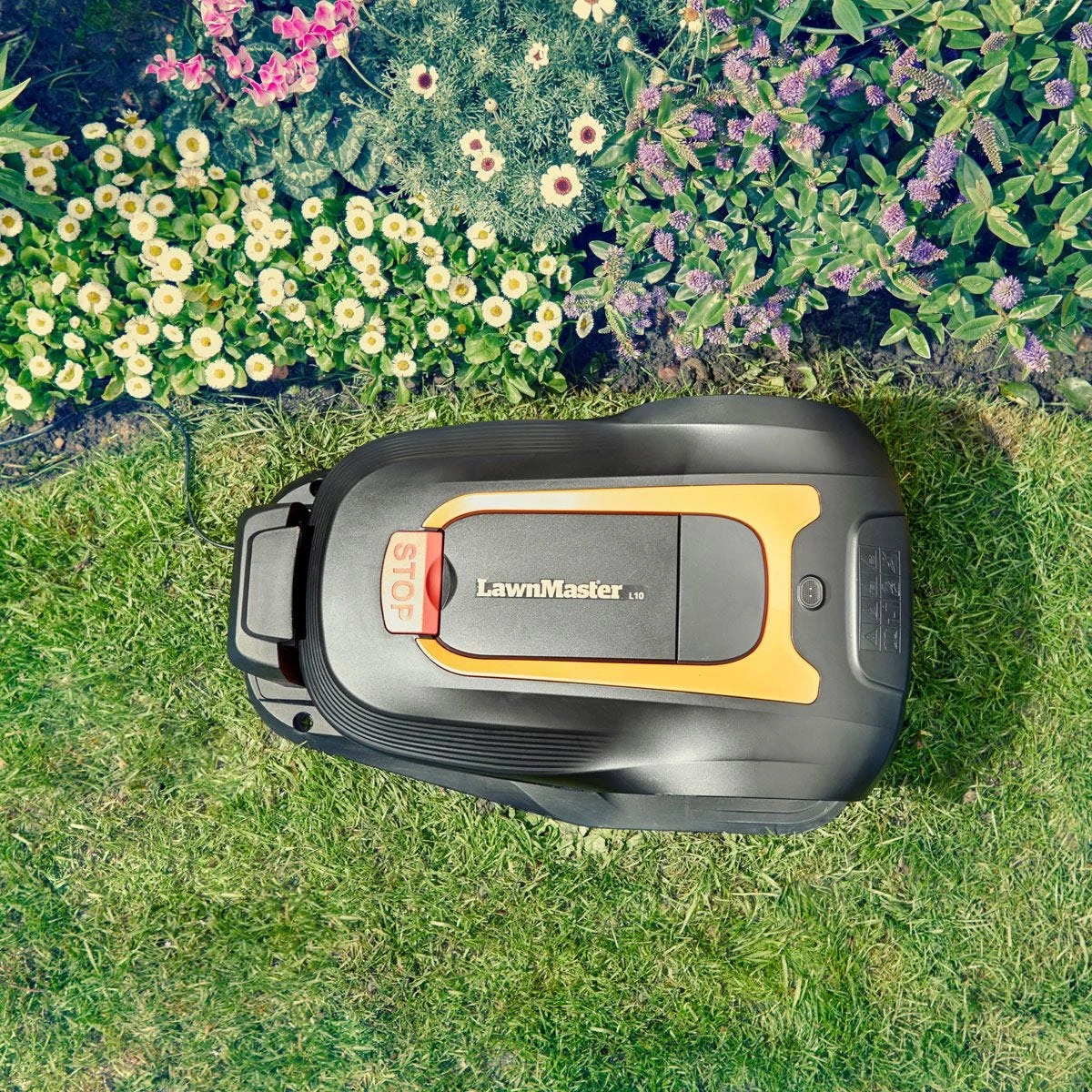 LawnMaster Robotic Lawnmower With Charging Station For Gardens Up To 400m2 - Image 9