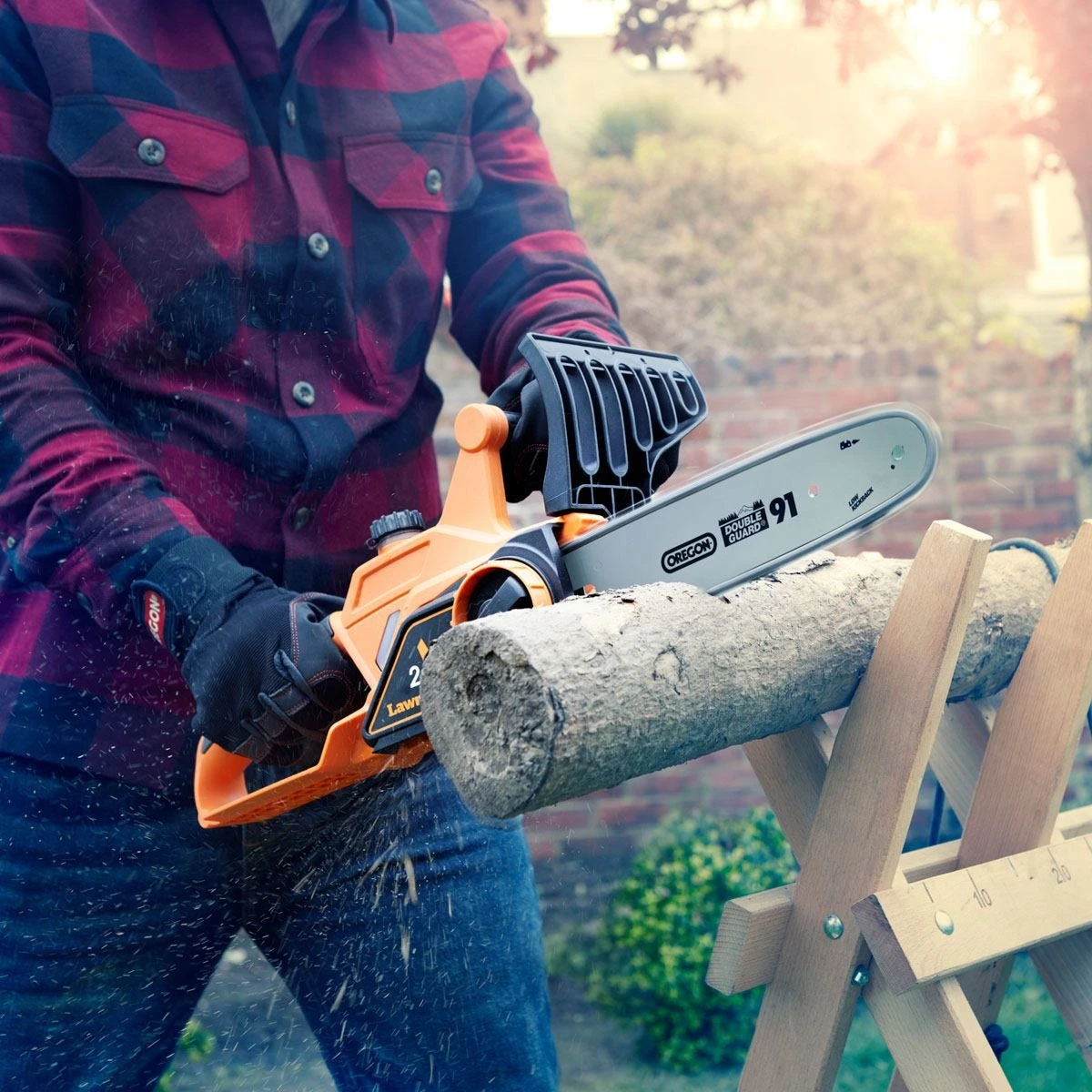LawnMaster MX 24V 25cm Cordless Chainsaw - Image 3