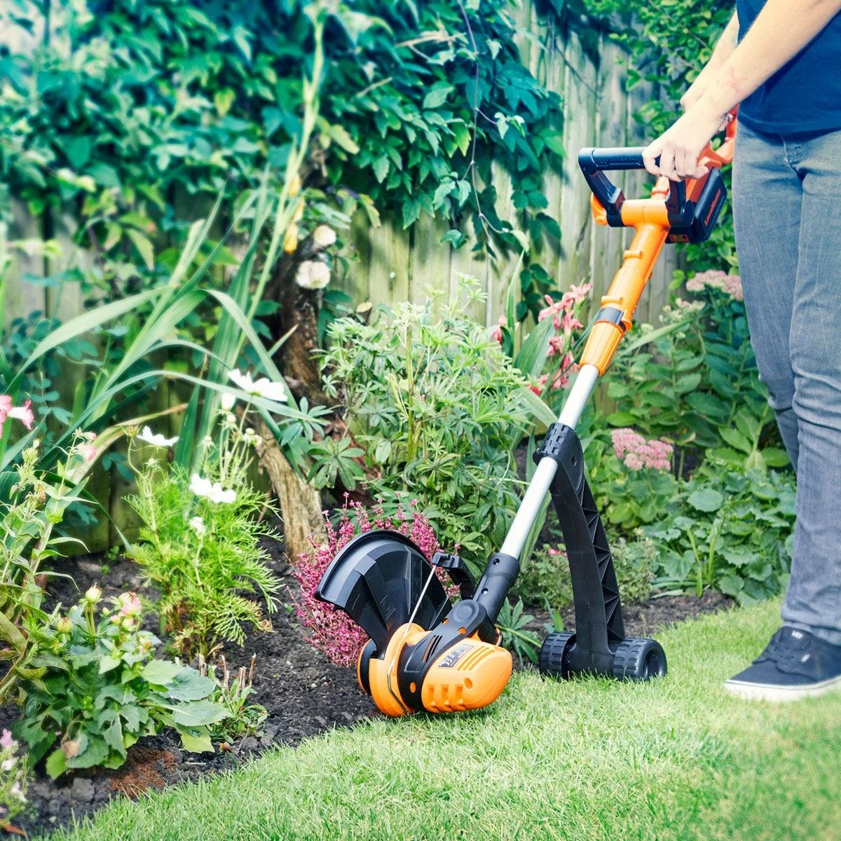 LawnMaster MX 24V 37cm Cordless Lawnmower And Grass Trimmer Set With 2 Battery Packs - Image 8