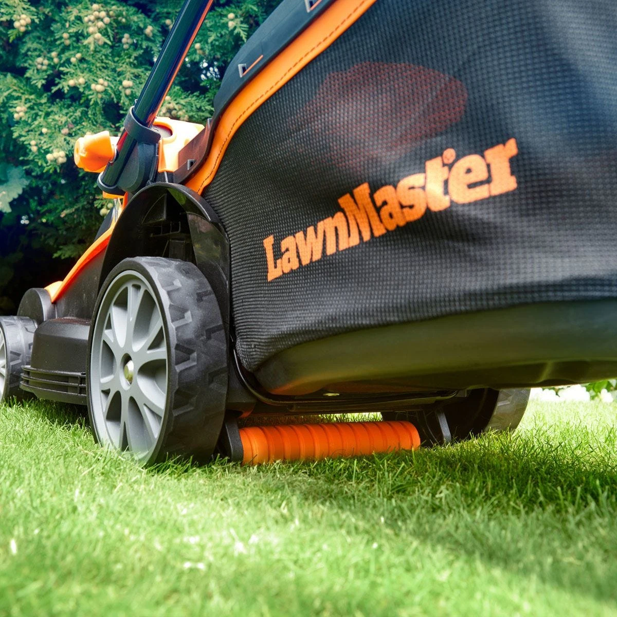 LawnMaster MX 24V 37cm Cordless Lawnmower And Grass Trimmer Set With 2 Battery Packs - Image 9