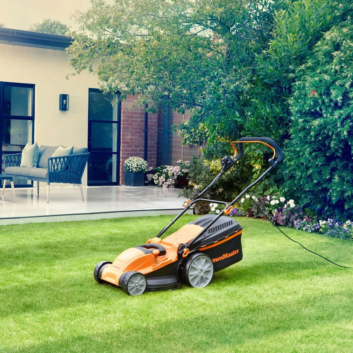 LawnMaster 1800W 40cm Electric Lawnmower And 25cm Grass Trimmer Set - Image 3