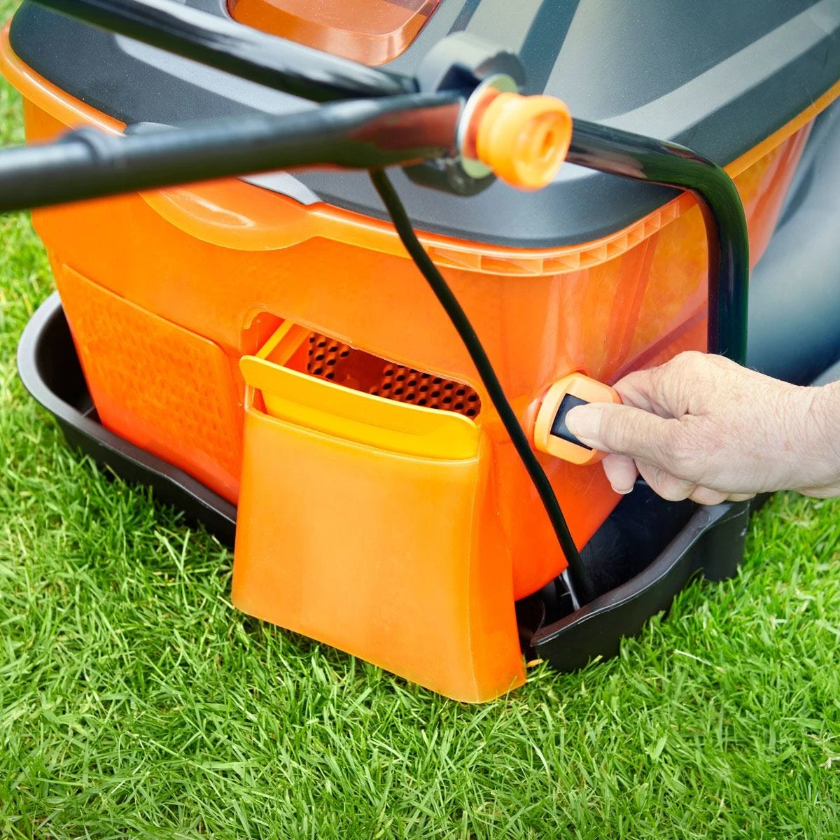 LawnMaster 36cm 1800W Hover Electric Lawnmower With Grass Collection - Image 3