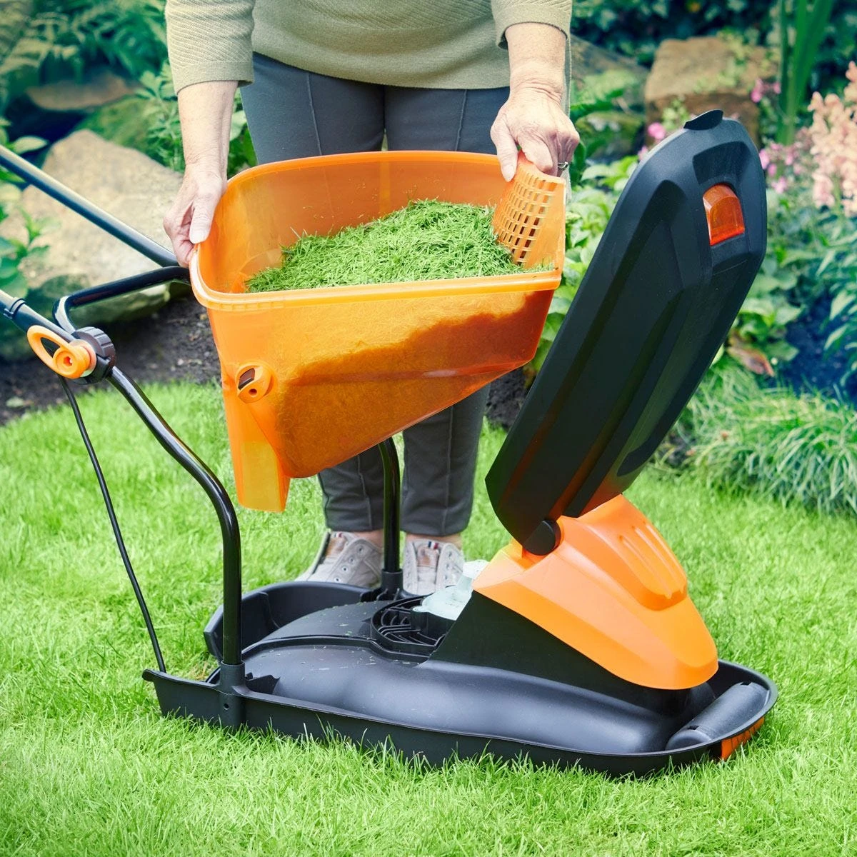 LawnMaster 36cm 1800W Hover Electric Lawnmower With Grass Collection - Image 6