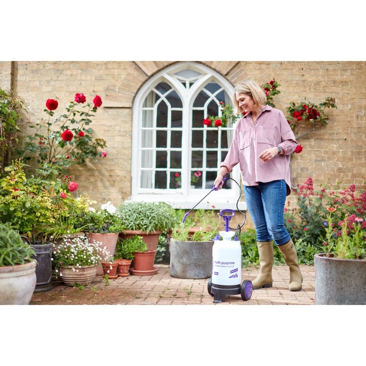 Defenders 8L Wheeled Sprayer - Image 2