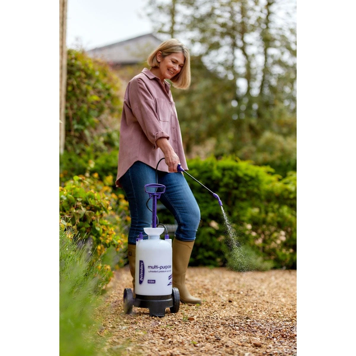 Defenders 8L Wheeled Sprayer - Image 3